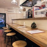 カレーとビリヤニとお酒 たびる - カウンター席