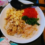 カフェジャパ - 鶏そぼろと海鮮ちらし丼