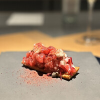 malca - 本マグロ（突先）・ブラータチーズのタルタル　ブルスケッタ。