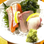 牡蠣ノ上にも三年 - 鮮魚盛り合わせ３種　¥599