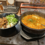 カルビ丼とスン豆腐専門店 韓丼 - 