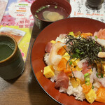 庄や - ばらちらし〔ハマグリのお吸い物付き〕、サービスのお茶