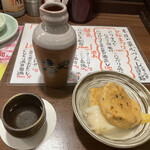 庄や - 日本酒大徳利〔常温〕、お通し