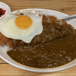 らーめん優月 - 厚切りカツカレー　目玉焼きトッピング