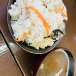 かき太郎 - 牡蠣ご飯　450円・牡蠣の味噌汁　380円