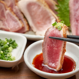 即使你不吃烤鸡肉串，你也會很滿足！ ？著名的“鳥生魚片”和各種單點菜餚