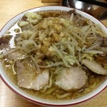 ラーメン二郎 - 小ブタラーメン 750円　麺半分・ニンニク・カラメ・アブラ
