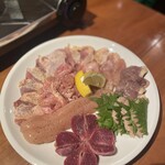 鶏焼みどり - 鶏焼肉全部盛り　溶岩プレートでしっくりふっくら焼きあげます！
