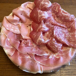 ガストロノミア冨屋 - ハム盛り合わせ(3種)プロシュート、 モルタディラ、ソプレッサ ヴェネタ