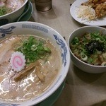 布施 細見商店 - 鶏豚骨らーめん＋焼豚丼