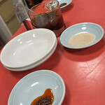 太興飯店 - ラー油までお皿に入れて　持ってきてくれ　スタンバイ！