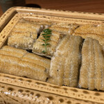 炭焼 うな富士 有楽町店 - 白焼！外パリ中ふわっとダブルの食感を味わう！秀逸過去1の白焼でした♪