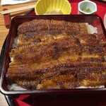 炭焼 うな富士 - 見るからにカリッとした表面でタレの甘さがちょうど良く美味しい鰻重でした♪