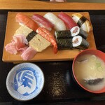 魚金寿司 すゞ木 - 握りは変わらず700円