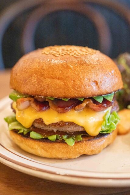 CRITTERS BURGER, Restaurant in Osaka