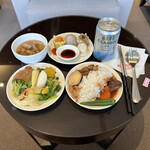 Taipei International Airport VIP Lounge - ルーローハンとカレーのあいがけ