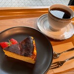 Cafe コアラとライオンときどきチーター - バスク風チーズケーキ、ストロング