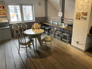Shirokuma Bekari - 店内２階カフェ（撮影許可いただきました）