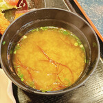 San kin - 海藻入りお味噌汁