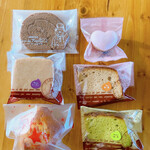 Reve de Rupinasu - 焼き菓子(左上のロールケーキはサービスでいただきました)