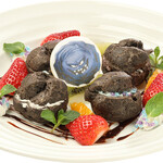 ルイーダの酒場 - いかつい顔のばくだん岩をシュークリームのデ
ザートにしてみました。メガンテを唱えられる前
に素早く食べましょう。