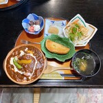 割烹　にし川 - ゴロっと牛すじシチュー丼