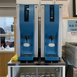 Shokudou Hasegawa - 水：券売機脇の給水機
      ティシュー：テーブルのベンチ
      ゴミ箱：テーブル下
      トイレ：店外にあり
      味変ツール：ホワイトペッパー、ブラックペッパー
