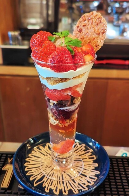 鬼灯(ほおずき)のパフェは名作！』by 辣油は飲み物 : CAFE