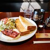 Kafe Yoshino - アイスコーヒー430円 Ｂセット ベ－コン・目玉焼き・サラダ・トースト200円