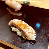 まんてん鮨 日比谷オクロジ店 - サワラ