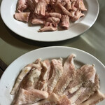 焼肉宝来軒 - 豚トロに珍しいクツベラ（╹◡╹）