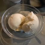 焼肉宝来軒 - 仕上げは定番！バニラのアイスクリーム！