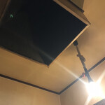 焼肉宝来軒 - 裸電球に座敷ごとにダクトあり！