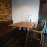 スペイン炭火焼 バルバロ - テーブル席