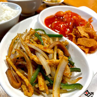 神楽坂 龍公亭 - 日替わりランチ スープ付き
                    この日は青椒肉絲とエビチリ