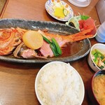 Ichiriki - 煮付け定食1,900円(金目鯛煮付け1,500円+400円)
            定食:ご飯(丼or茶碗)、味噌汁、小鉢1品、漬物、刺身