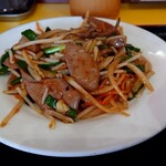 中華料理 普天 - ニラレバ―のアップ
