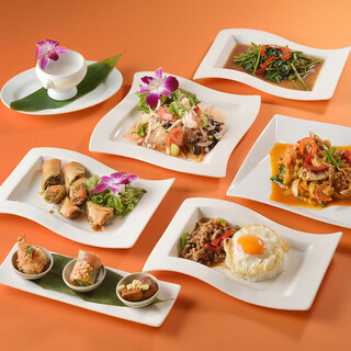 週末限定のランチコース・飲み放題付きコースも人気です。