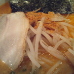 金星食堂 - 赤の豚骨ラーメン