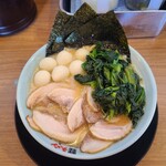 町田商店 鹿沼店  - チャーシューメン(うずら増し+ほうれん草増し)