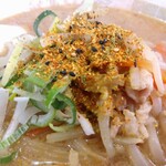 進来軒 - 七味唐辛子いっぱい