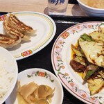 餃子の王将 - コイホーロー定食とラーメンs　 1358円