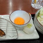 食事処 ときわ - アジフライにつけて食べる色良い黄卵