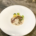 スープとカレー ボンジョルネ - ●ポワソン（魚のメイン）
      真鯛のポワレ
      マッシュルームとホタルイカのクリームソースで
      ロマネスコ・ブロッコリー・ほうれん草・菜の花