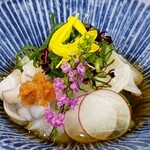 Oryouri To Jikaseimai Iwaiya - 生蛸の酢の物(たっぷり薬味と紀州梅肉を添えて)