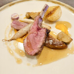 スープとカレー ボンジョルネ - ●ヴィアンド（肉のメイン）
      仔羊のポワレ　ハニージンジャーソース・人参のピュレ
      新玉ねぎのロースト・菊芋・姫大根・ひもなかぶ