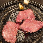 炭火焼肉 久 - 焼き
