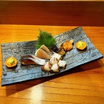 小魚料理 とみ助 - お造り盛り合わせです(o^^o)