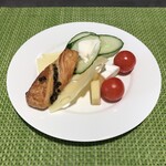 NOVOTEL - パン、チーズ、野菜