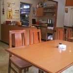 やまむら - 昼を過ぎるとすぐに混み合う店内。